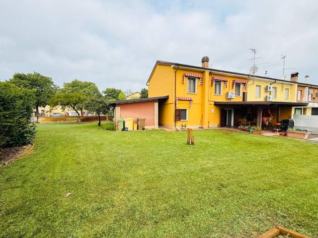 Villa Indipendente in vendita a Poggio Rusco, Lombardia
