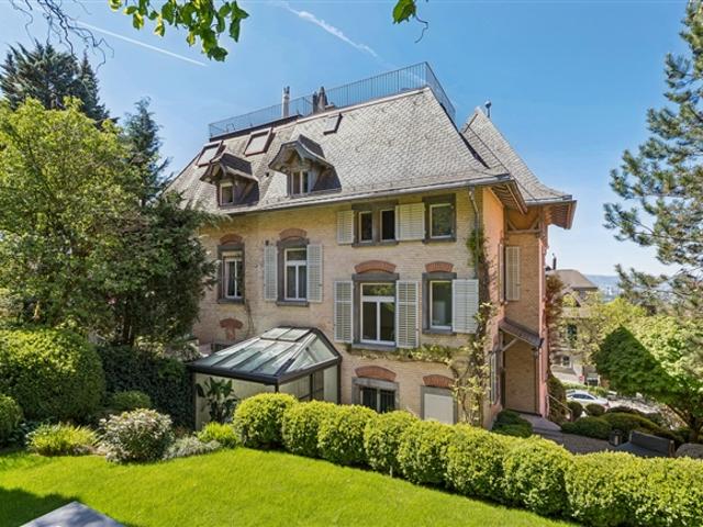 Einfamilienhaus kaufen in Einigen, Zürich