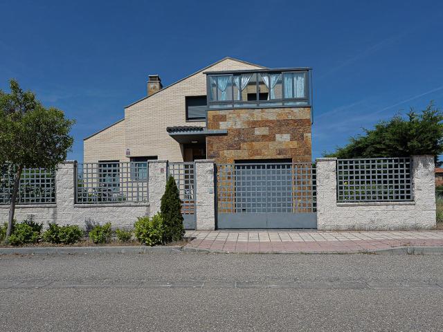 Casa en venta en Aldeamayor De San Martín, Urbanización el Soto