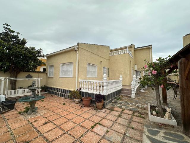 Villa en alquiler en Torrevieja, San Luis