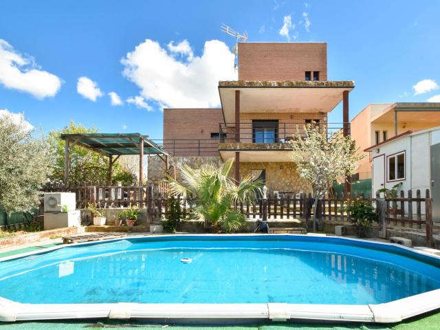 Casa en venta en Cedillo Del Condado, Tocecantos