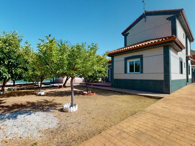 Casa en venta en Chiloeches, Urbanización Medina Azahara