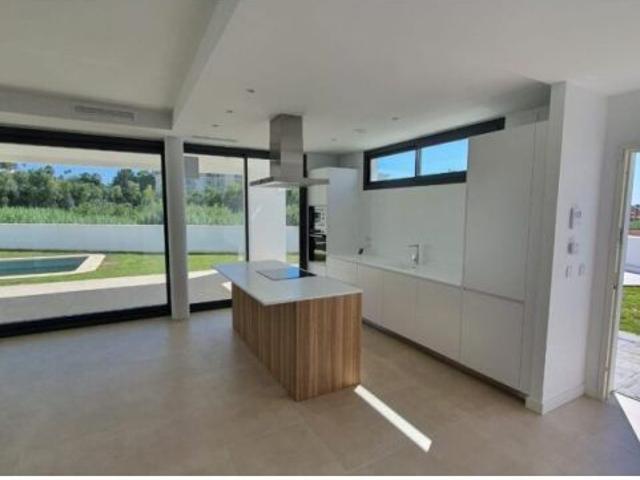 Casa en venta en Castillo de la Duquesa, Costa del Sol Occidental