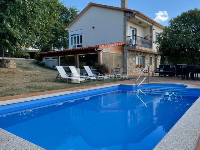 Casa en venta en O Pereiro De Aguiar, Cortiñas