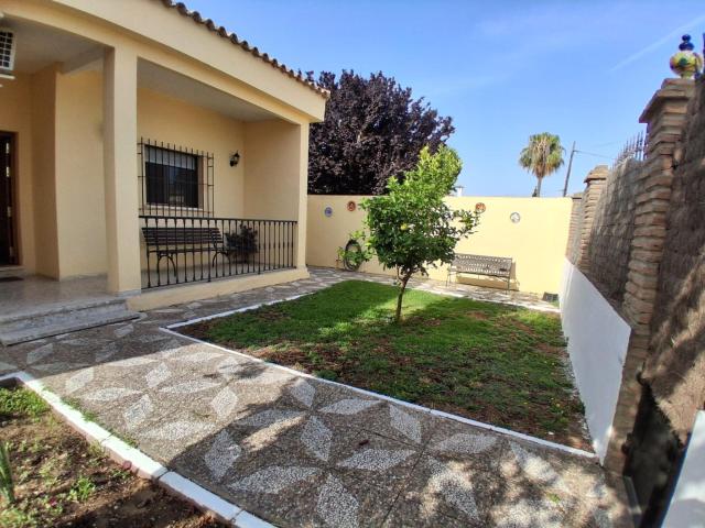 Casa en alquiler en Sanlúcar De Barrameda, Urbanización los Colones