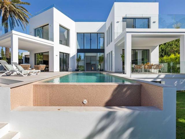 Chalet en venta en Rio Real, Costa del Sol Occidental