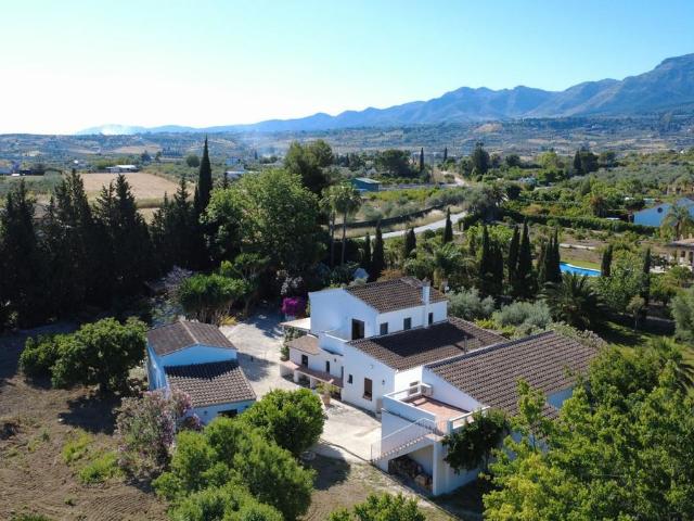 Chalet en venta en Alhaurín El Grande, Málaga