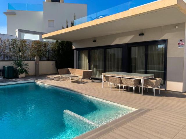 Villa en venta en Alicante, 1