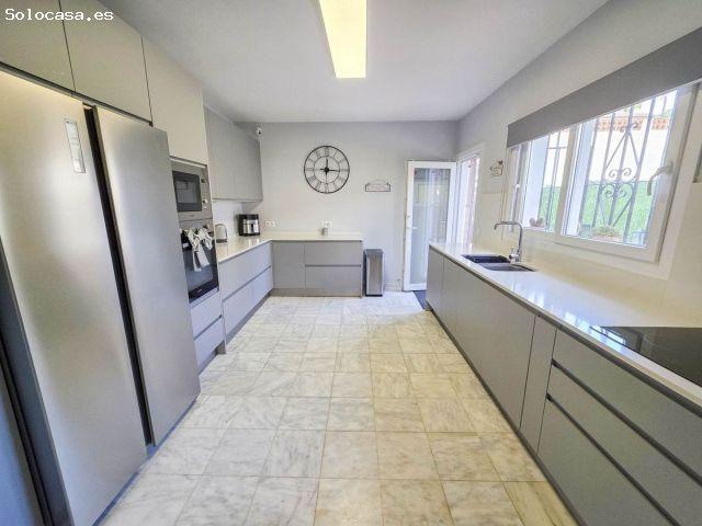 Casa en venta en Castillo de la Duquesa, Costa del Sol Occidental
