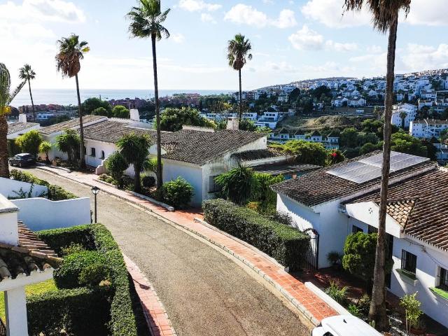 Chalet en venta en Castillo de la Duquesa, Costa del Sol Occidental