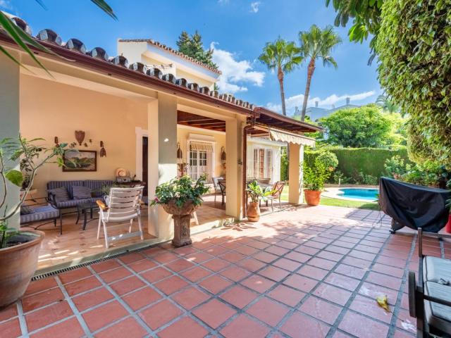 Chalet en venta en La Carolina, Costa del Sol Occidental