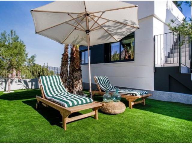 Casa en venta en Alicante, Urbanización Polop Paradis