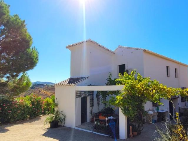 Villa en venta en Sedella