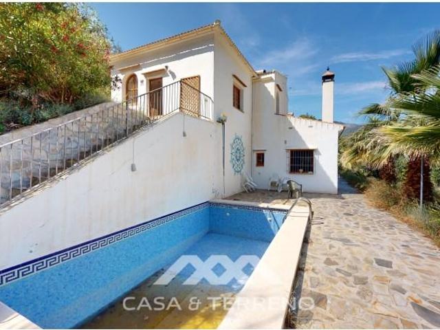 Villa en venta en Sedella