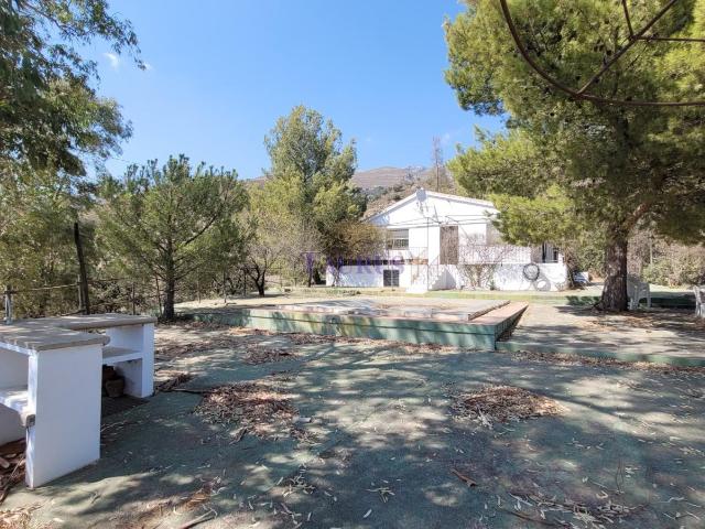Villa en venta en Sedella