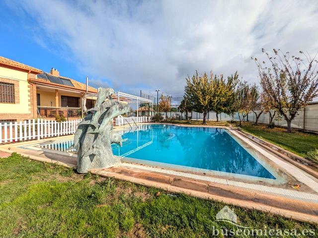 Chalet en venta en Linares, Andalucía
