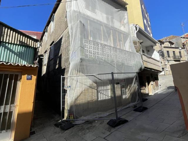 Chalet en venta en Lourizán, Deza