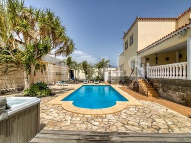 Casa en venta en Coromoto, Arona
