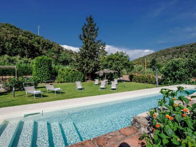 Casa in vendita a Rio, Toscana