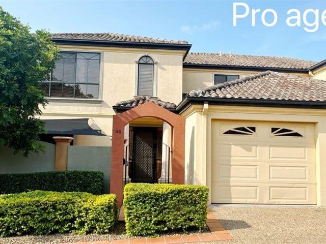 Townhouse for rent in Il Villagio, Greater Brisbane