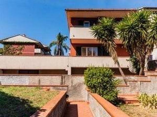 Villa Indipendente in affitto a Aci Catena, Sicilia