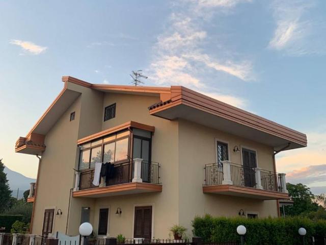 Villa Indipendente in affitto a Aci Sant'antonio, Sicilia