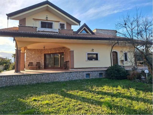 Villa Indipendente in affitto a Alatri, Lazio
