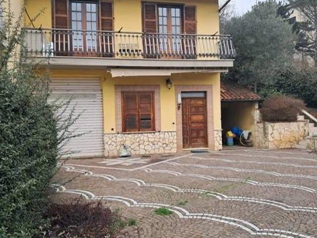 Villa Indipendente in affitto a Alatri, Lazio