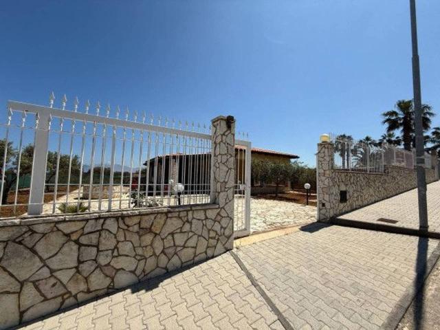 Villa Indipendente in affitto a Alcamo, Sicilia