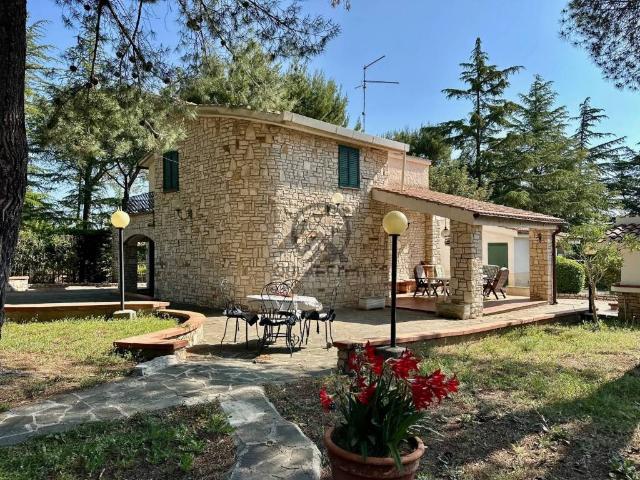 Villa Indipendente in affitto a Puglia, Barletta-andria-trani
