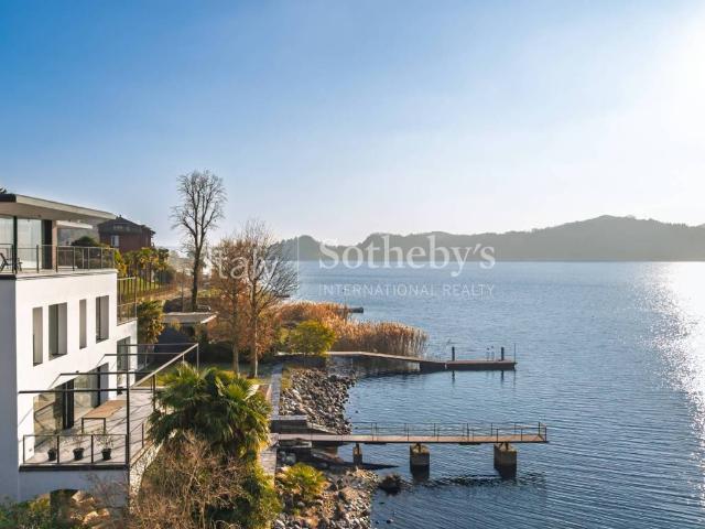 Villa Indipendente in affitto a Angera, Lombardia