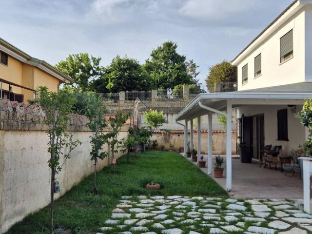 Villa Indipendente in affitto a Selva Secca, Roma Capitale