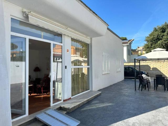 Villa Indipendente in affitto a Lido di Enea, Roma Capitale