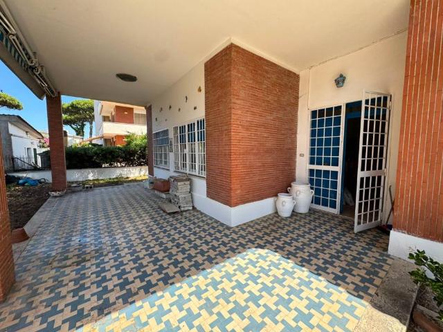 Villa Indipendente in affitto a Lido di Enea, Roma Capitale