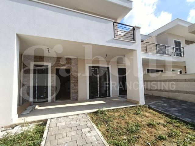 Villa Indipendente in affitto a Lido di Enea, Roma Capitale