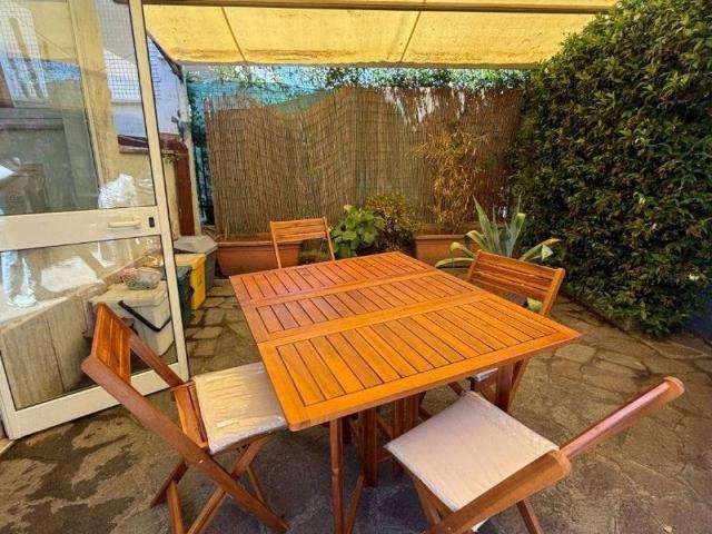 Villa Indipendente in affitto a Lido di Marechiaro, Roma Capitale