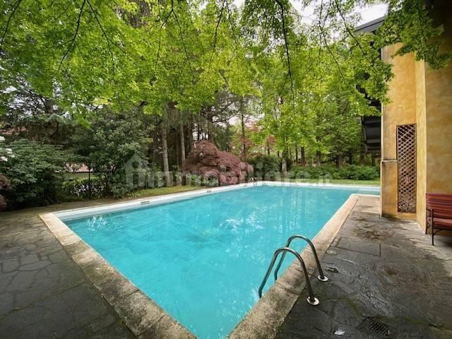 Villa Indipendente in affitto a Appiano Gentile, Lombardia