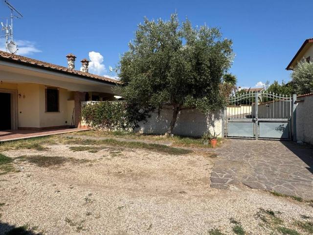 Villa Indipendente in affitto a Nuova Florida, Roma Capitale