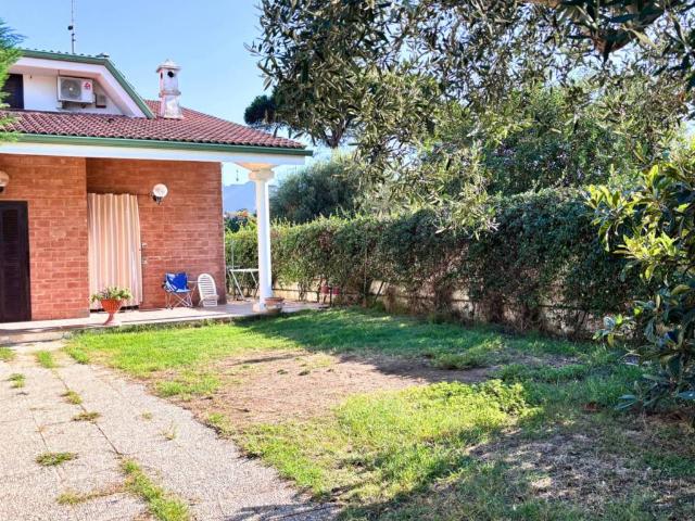 Villa Indipendente in affitto a Marina di Tor San Lorenzo, Roma Capitale