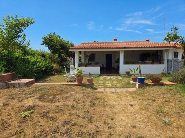 Villa Indipendente in affitto a Marina di Tor San Lorenzo Sud, Roma Capitale