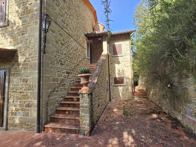 Villa Indipendente in affitto a Palazzo Del Pero, Toscana