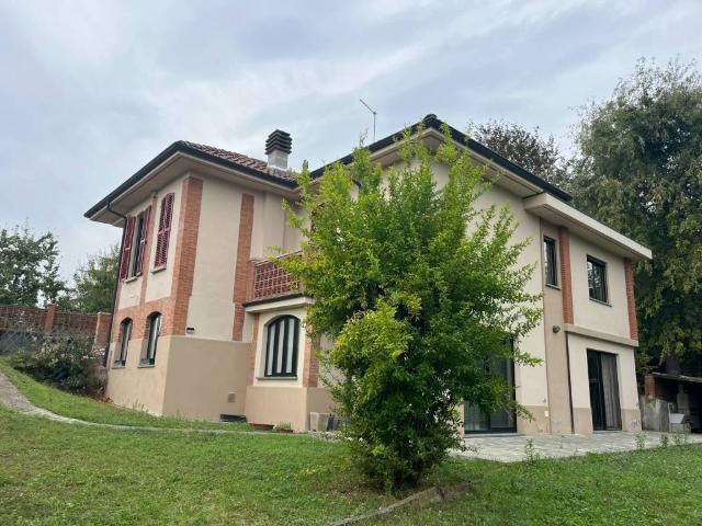 Villa Indipendente in affitto a Piemonte, Asti