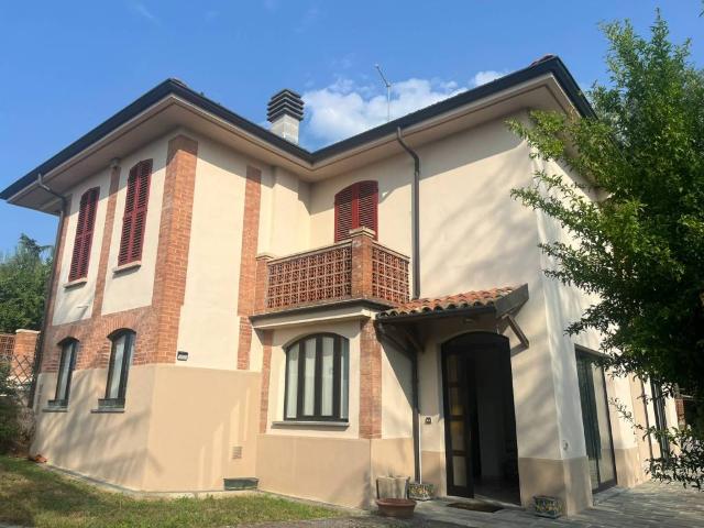 Villa Indipendente in affitto a Piemonte, Asti