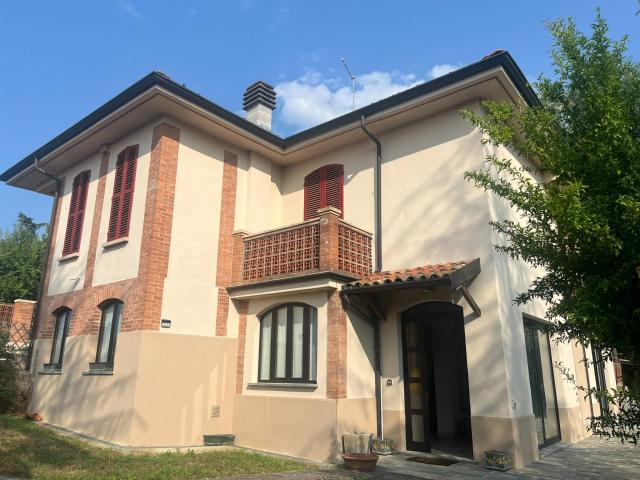 Villa Indipendente in affitto a Piemonte, Asti