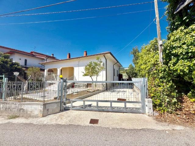 Villa Indipendente in affitto a Benevento, Campania