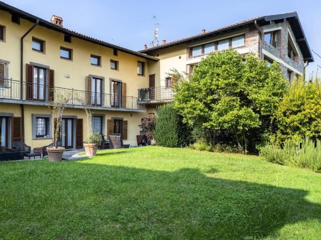Villa Indipendente in affitto a Gallina, Bergamo