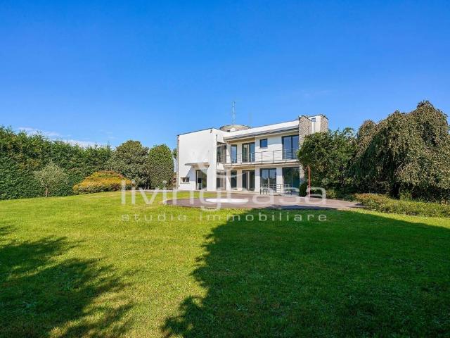 Villa Indipendente in affitto a Besana In Brianza, Lombardia