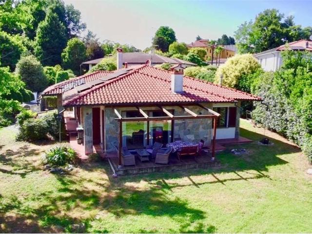 Villa Indipendente in affitto a Brebbia, Lombardia