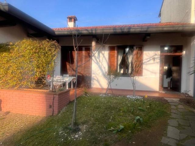 Villa Indipendente in affitto a Santi Apostoli, Busto Arsizio