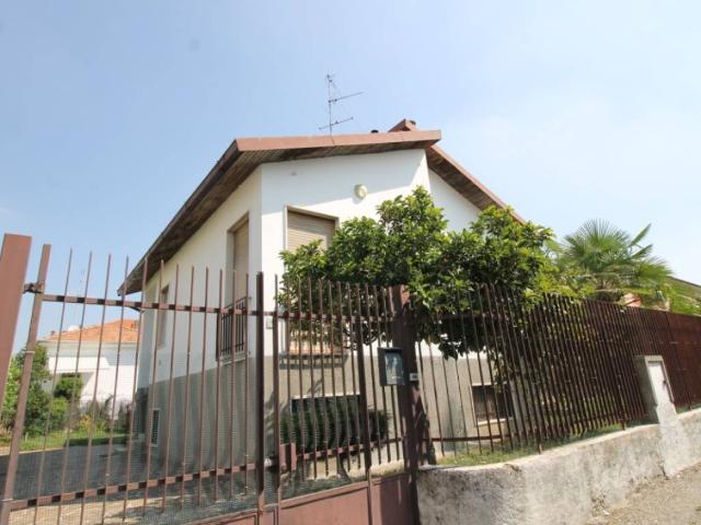 Villa Indipendente in affitto a Madonna Regina, Busto Arsizio